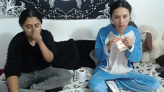 Snapshot of abby_n_emily chatting on May 20, 1:39 pm abby n emily online show from May 20, 1:39 pm
