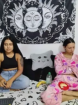 Snapshot of abby_n_emily chatting on May 25, 3:29 pm abby n emily online show from May 25, 3:29 pm