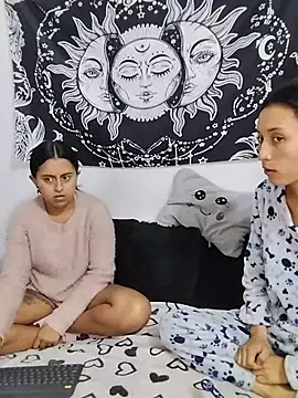 Snapshot of abby_n_emily chatting on June 3, 1:25 pm abby n emily online show from June 3, 1:25 pm