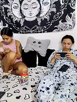 Snapshot of abby_n_emily chatting on June 3, 2:33 pm abby n emily online show from June 3, 2:33 pm