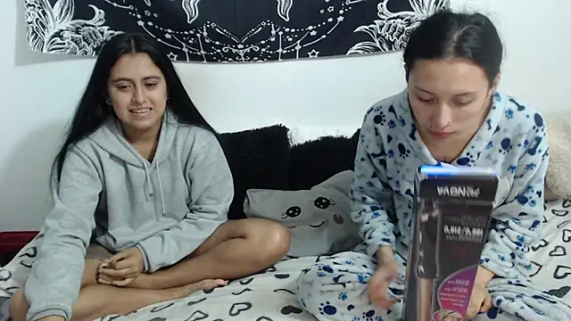 Snapshot of abby_n_emily chatting on June 6, 1:38 pm abby n emily online show from June 6, 1:38 pm