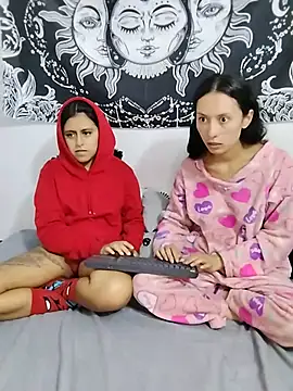 Snapshot of abby_n_emily chatting on July 2, 11:55 pm abby n emily online show from July 2, 11:55 pm
