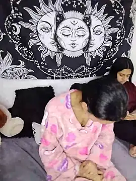 Snapshot of abby_n_emily chatting on July 17, 9:30 pm abby n emily online show from July 17, 9:30 pm