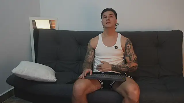 Snapshot of Dominick_walker chatting on November 1, 8:11 pm Dominick walker online show from November 1, 8:11 pm