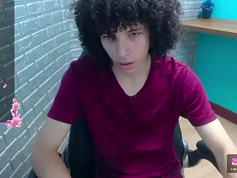 Snapshot of Mike_Miiller_ chatting on October 24, 5:31 pm Mike Miiller online show from October 24, 5:31 pm