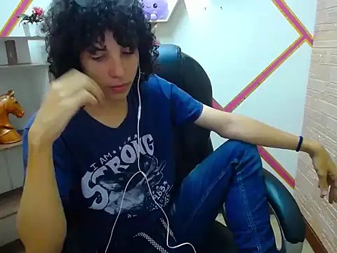 Snapshot of Mike_Miiller_ chatting on October 29, 5:36 pm Mike Miiller online show from October 29, 5:36 pm