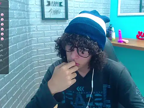 Snapshot of Mike_Miiller_ chatting on November 7, 4:51 pm Mike Miiller online show from November 7, 4:51 pm