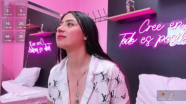 Snapshot of JuliethCruz_ chatting on October 30, 5:13 pm JuliethCruz online show from October 30, 5:13 pm