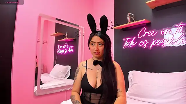 Snapshot of JuliethCruz_ chatting on October 31, 5:03 pm JuliethCruz online show from October 31, 5:03 pm