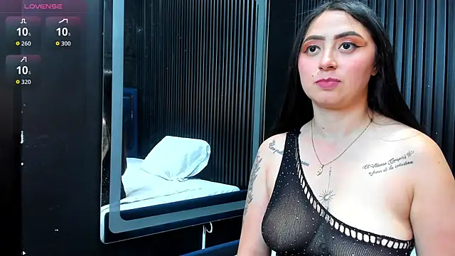 Snapshot of JuliethCruz_ chatting on November 5, 5:02 pm JuliethCruz online show from November 5, 5:02 pm