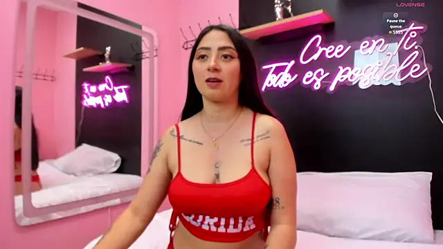 Snapshot of JuliethCruz_ chatting on November 19, 5:02 pm JuliethCruz online show from November 19, 5:02 pm