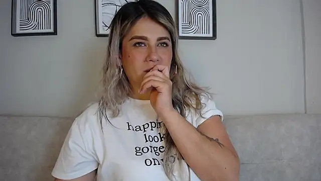 Sweet Bella Valery online show from November 27, 11:18 pm