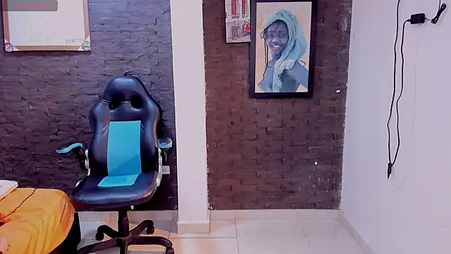 Lessly Cooper online show from November 14, 6:06 pm