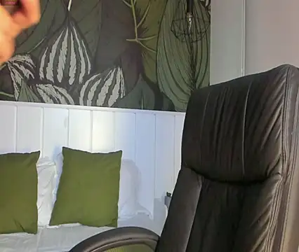 Snapshot of Mike_montoya01 chatting on October 22, 6:02 am Mike montoya01 online show from October 22, 6:02 am