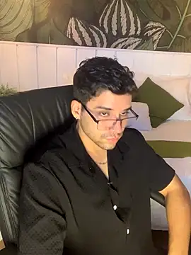 Snapshot of Mike_montoya01 chatting on October 24, 1:46 am Mike montoya01 online show from October 24, 1:46 am