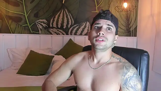 Snapshot of Mike_montoya01 chatting on November 14, 4:33 am Mike montoya01 online show from November 14, 4:33 am