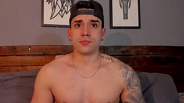 Snapshot of Mike_montoya01 chatting on February 28, 1:39 am Mike montoya01 online show from February 28, 1:39 am