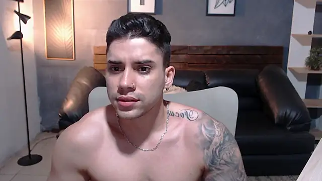 Snapshot of Mike_montoya01 chatting on March 21, 2:27 am Mike montoya01 online show from March 21, 2:27 am