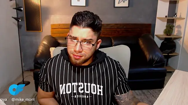 Snapshot of Mike_montoya01 chatting on July 14, 10:48 pm Mike montoya01 online show from July 14, 10:48 pm