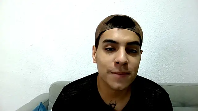 Snapshot of MRURUS05 chatting on October 23, 2:05 pm MRURUS05 online show from October 23, 2:05 pm