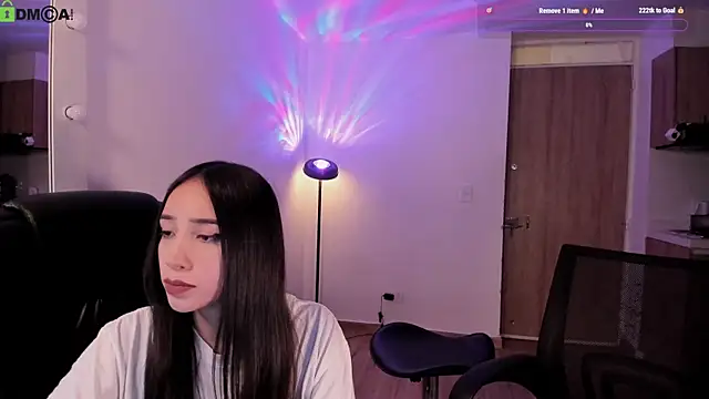 Snapshot of Mikeyvioleta_ chatting on May 7, 2:28 am Mikeyvioleta online show from May 7, 2:28 am
