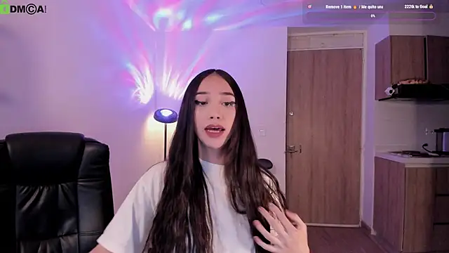 Snapshot of Mikeyvioleta_ chatting on May 9, 11:32 pm Mikeyvioleta online show from May 9, 11:32 pm