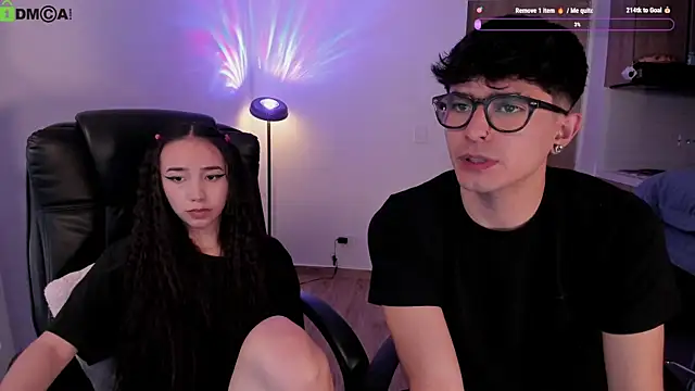 Snapshot of Mikeyvioleta_ chatting on May 10, 11:37 am Mikeyvioleta online show from May 10, 11:37 am