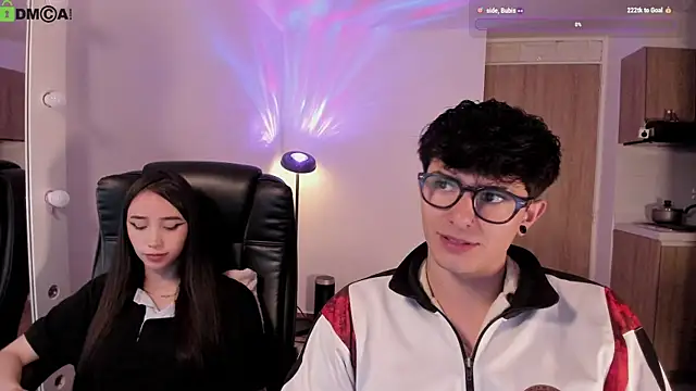 Snapshot of Mikeyvioleta_ chatting on May 27, 8:33 am Mikeyvioleta online show from May 27, 8:33 am