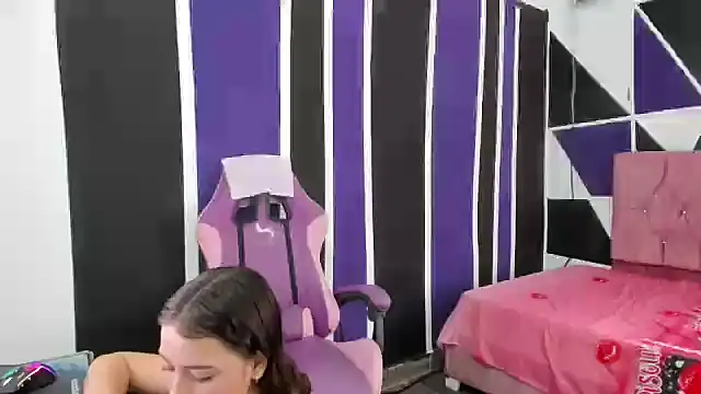 scarleth18 online show from December 13, 7:53 pm