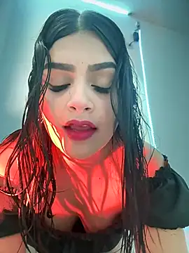 Lucianacuoper online show from November 6, 7:15 pm