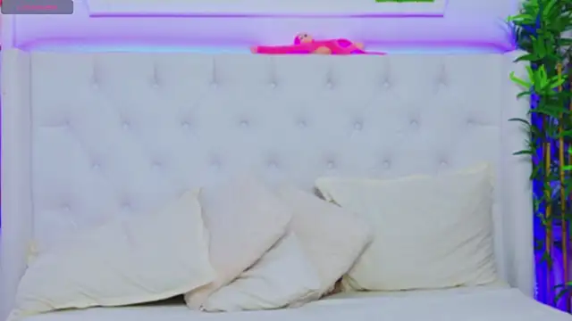 Snapshot of AriannaSins chatting on February 25, 1:17 pm AriannaSins online show from February 25, 1:17 pm