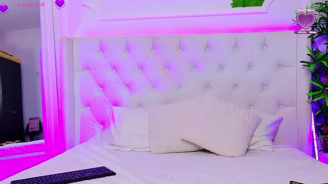 AriannaSins online show from February 25, 1:32 pm