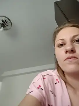 Snapshot of SandyCassie chatting on July 11, 7:33 am SandyCassie online show from July 11, 7:33 am