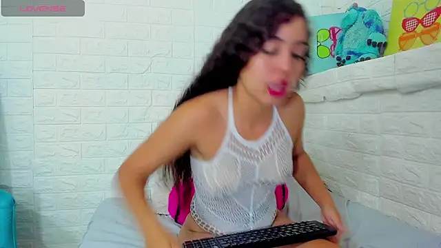 arielsweeth online show from October 18, 5:43 am