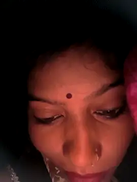 Snapshot of Ragni_bhargav chatting on March 6, 12:18 am Ragni bhargav online show from March 6, 12:18 am