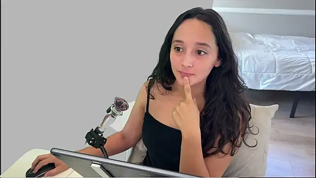 Snapshot of WinnieRin chatting on December 3, 9:02 pm WinnieRin online show from December 3, 9:02 pm