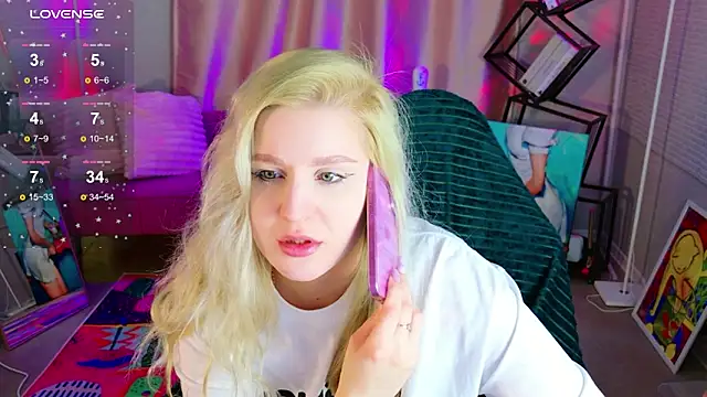 Snapshot of cold_blondie chatting on May 15, 5:58 am cold blondie online show from May 15, 5:58 am