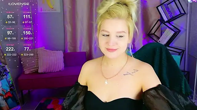 Snapshot of cold_blondie chatting on May 21, 5:47 am cold blondie online show from May 21, 5:47 am
