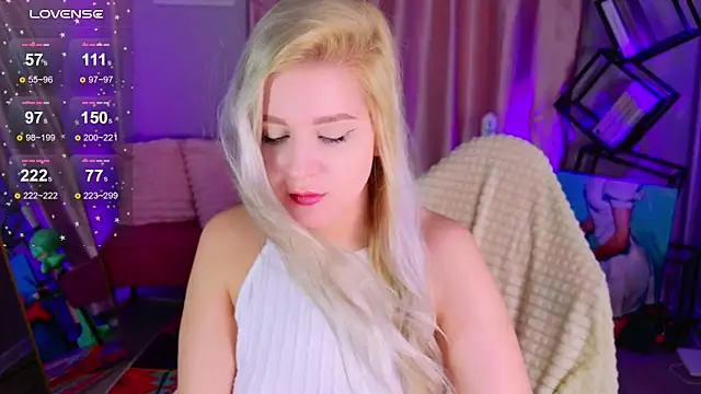 Snapshot of cold_blondie chatting on May 24, 5:45 am cold blondie online show from May 24, 5:45 am