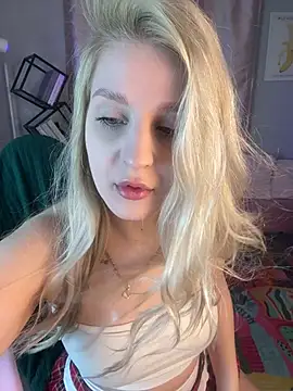 Snapshot of cold_blondie chatting on June 13, 5:27 am cold blondie online show from June 13, 5:27 am