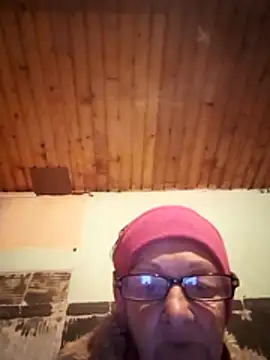 Snapshot of Beatrix999 chatting on October 15, 4:18 pm Beatrix999 online show from October 15, 4:18 pm