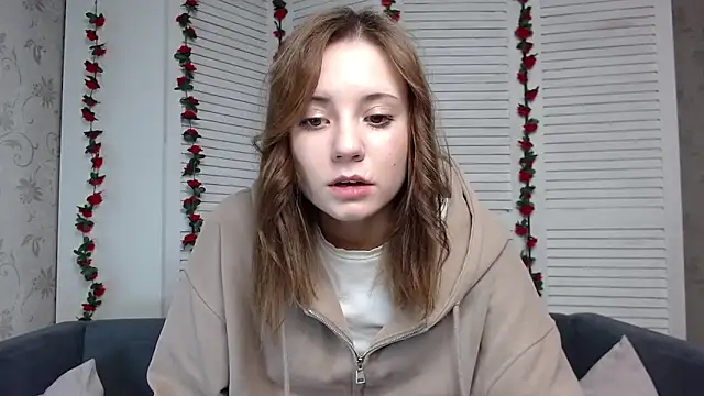 Snapshot of evaa_here_ chatting on November 6, 8:37 am evaa here online show from November 6, 8:37 am