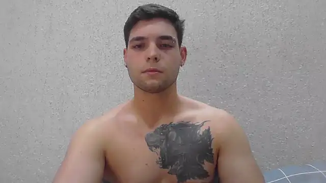 Snapshot of Zure-xxx chatting on May 26, 1:34 am Zure-xxx online show from May 26, 1:34 am