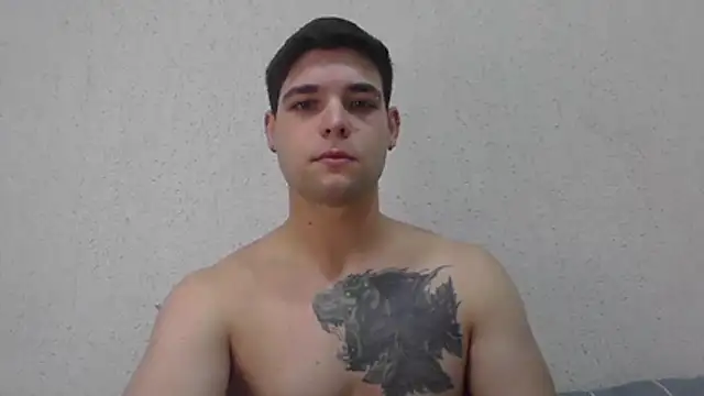 Snapshot of Zure-xxx chatting on June 4, 2:17 am Zure-xxx online show from June 4, 2:17 am