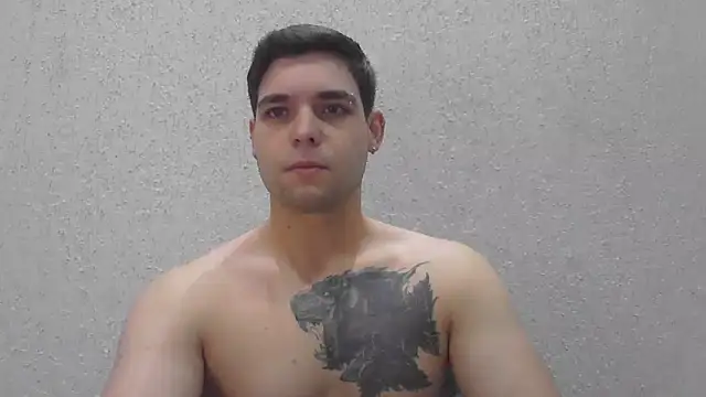 Snapshot of Zure-xxx chatting on June 16, 12:46 am Zure-xxx online show from June 16, 12:46 am