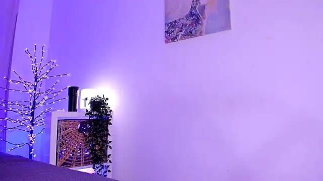 Snapshot of Divine_Madeleine chatting on March 8, 7:23 am Divine Madeleine online show from March 8, 7:23 am