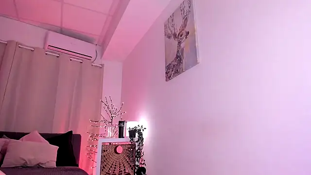 Divine Madeleine online show from April 30, 6:09 am