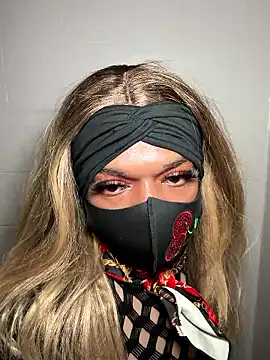 Snapshot of sissy_diorcd chatting on November 18, 8:19 am sissy diorcd online show from November 18, 8:19 am