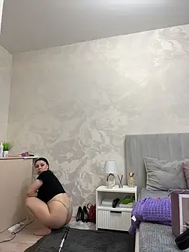 ChloeBrut online show from June 4, 12:05 am