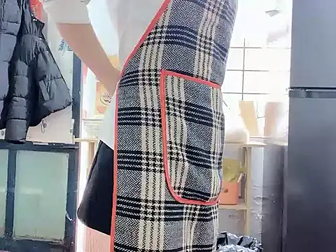 Snapshot of hilovely211 chatting on December 15, 2:49 am hilovely211 online show from December 15, 2:49 am